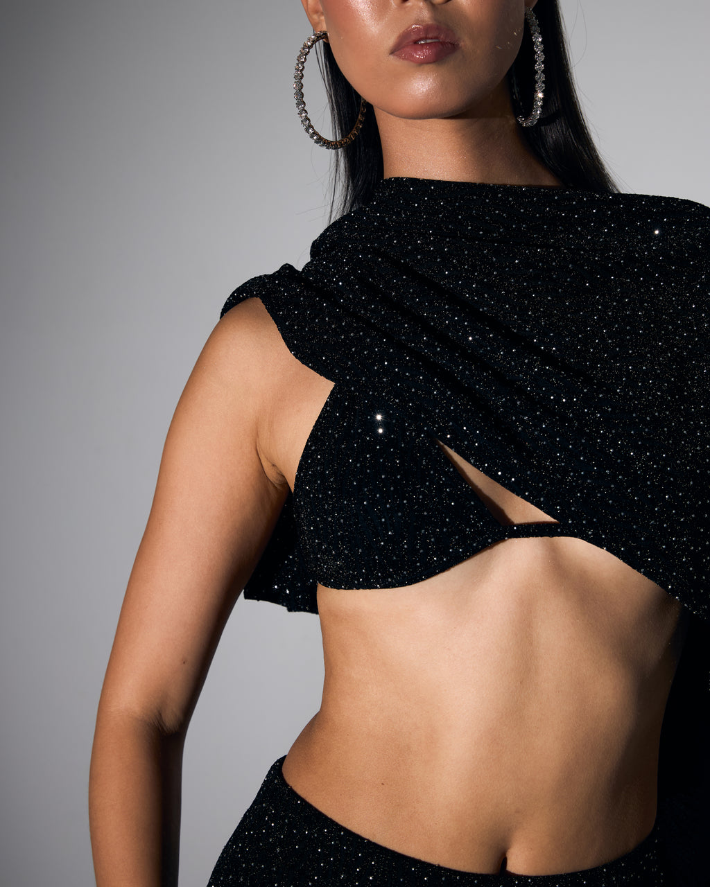 Bikini Bluz Pelerin ve İspanyol Paça Pantolon Siyah Üzeri Taşlı Takım