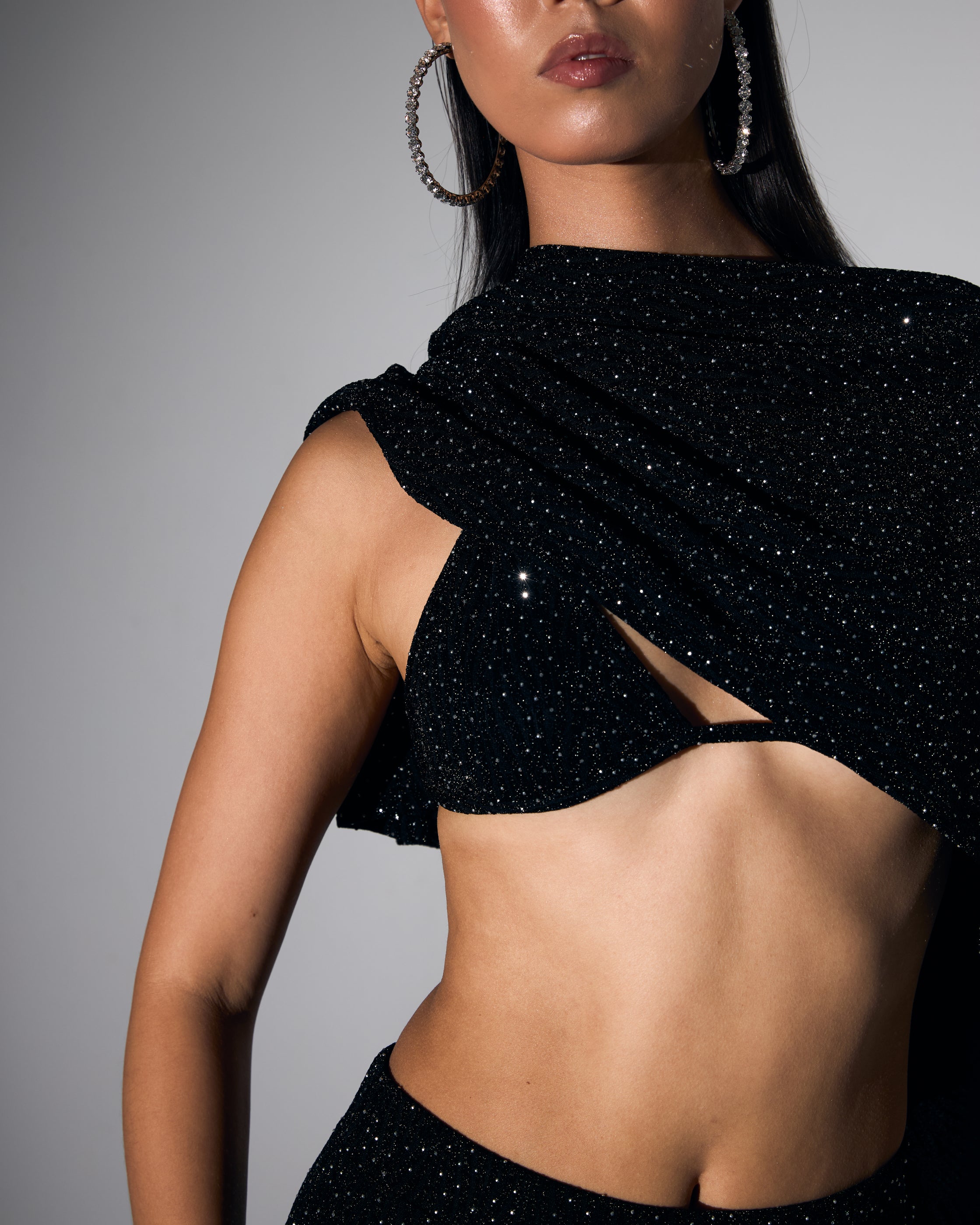 Bikini Bluz Pelerin ve İspanyol Paça Pantolon Siyah Üzeri Taşlı Takım