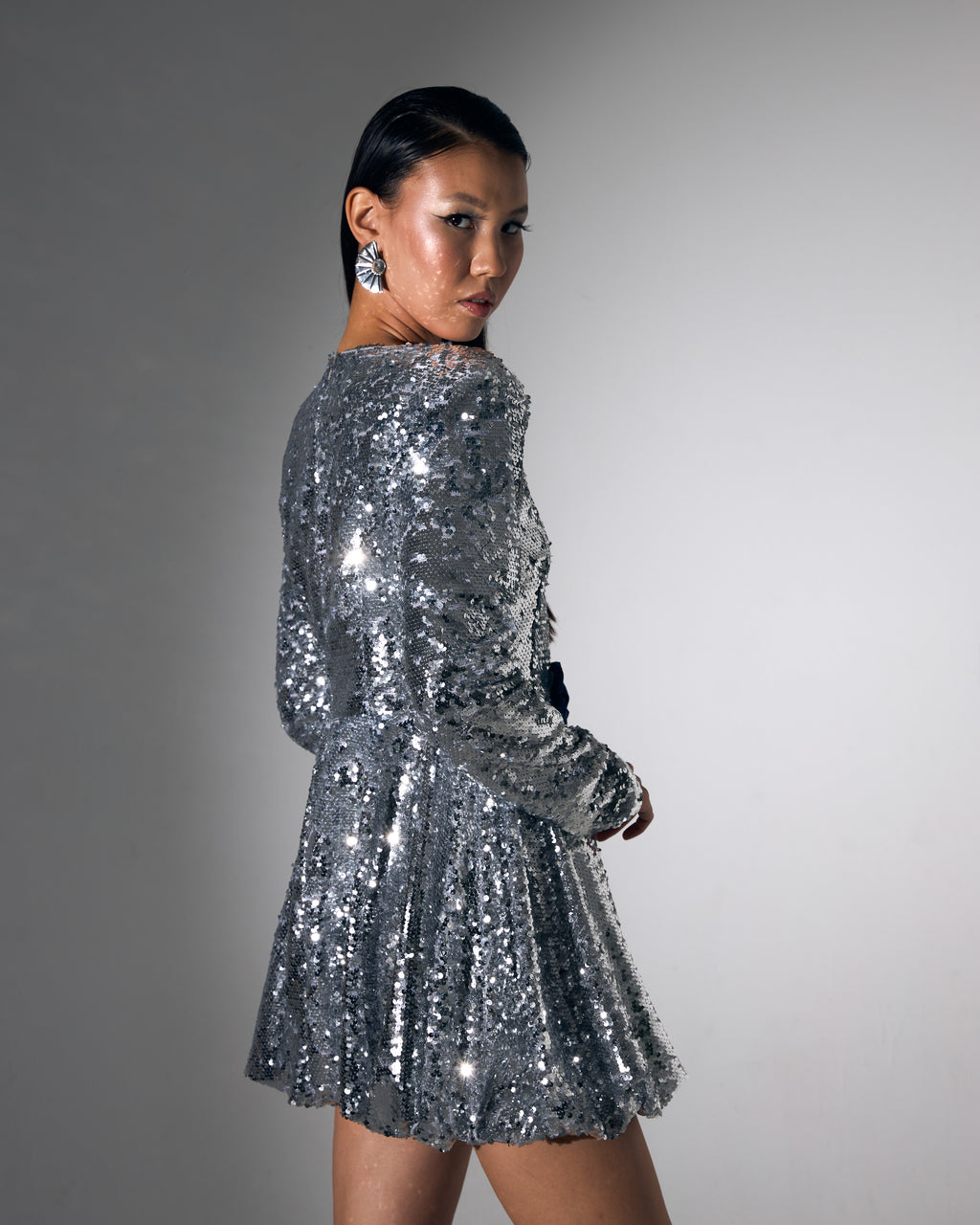 Derin V Yaka Balon Etek Gümüş Payetli Mini Abiye Elbise