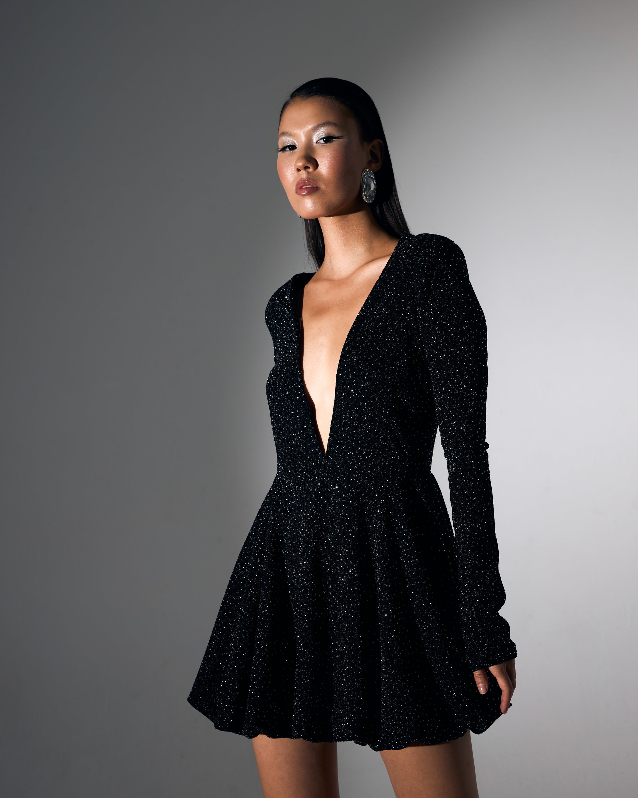 Derin V Yaka Balon Etek Siyah Üzeri Taş İşlemeli Mini Abiye Elbise