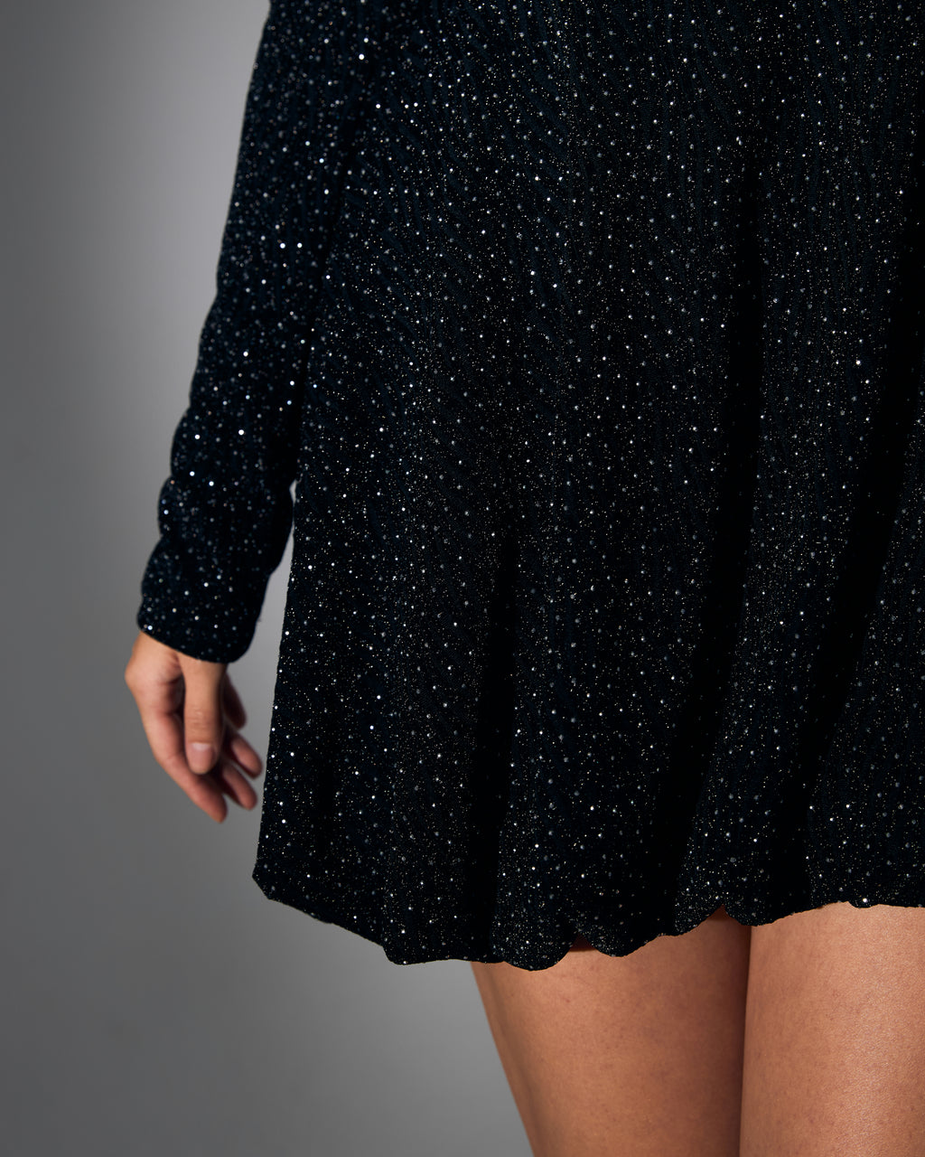 Derin V Yaka Balon Etek Siyah Üzeri Taş İşlemeli Mini Abiye Elbise