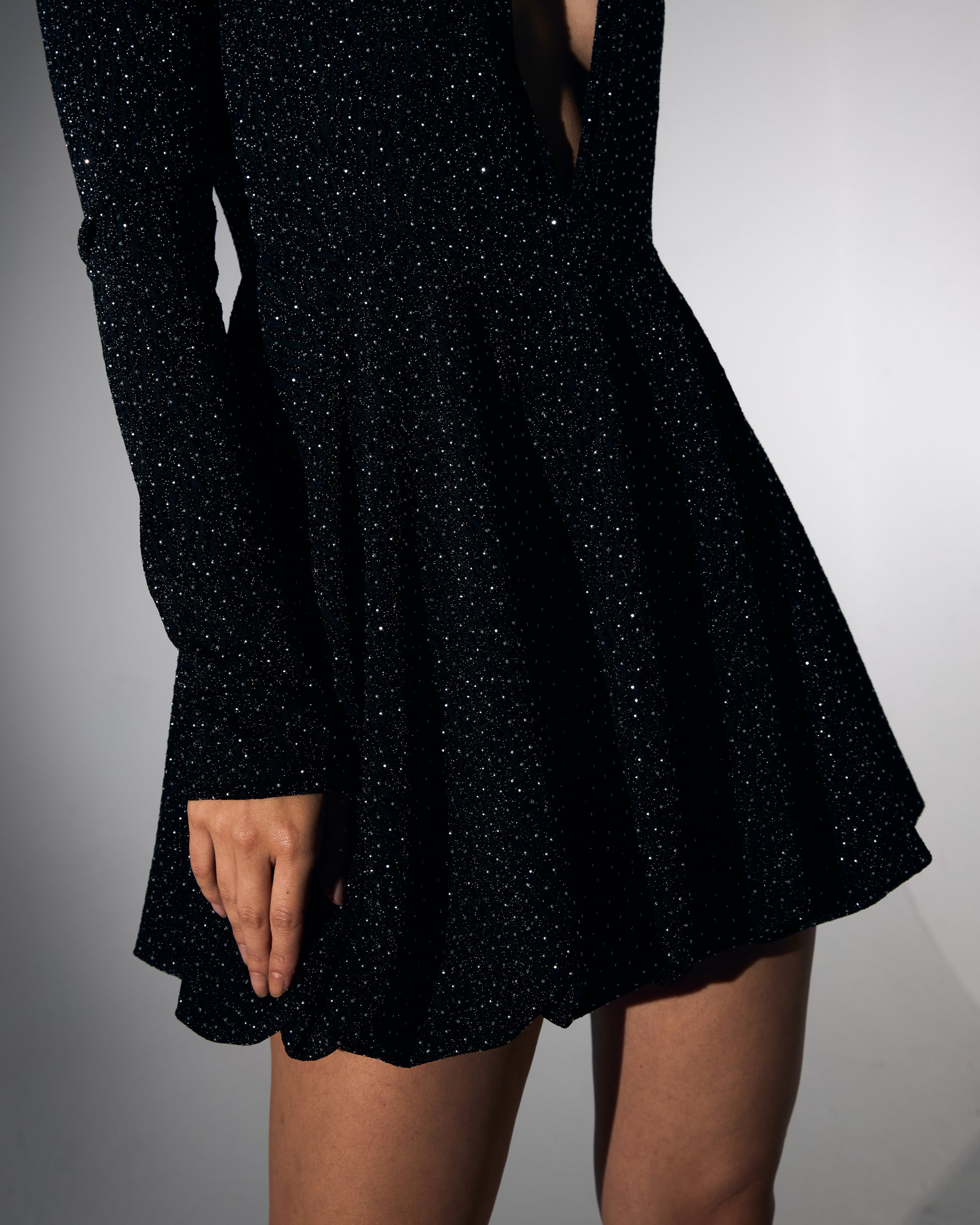 Derin V Yaka Balon Etek Siyah Üzeri Taş İşlemeli Mini Abiye Elbise