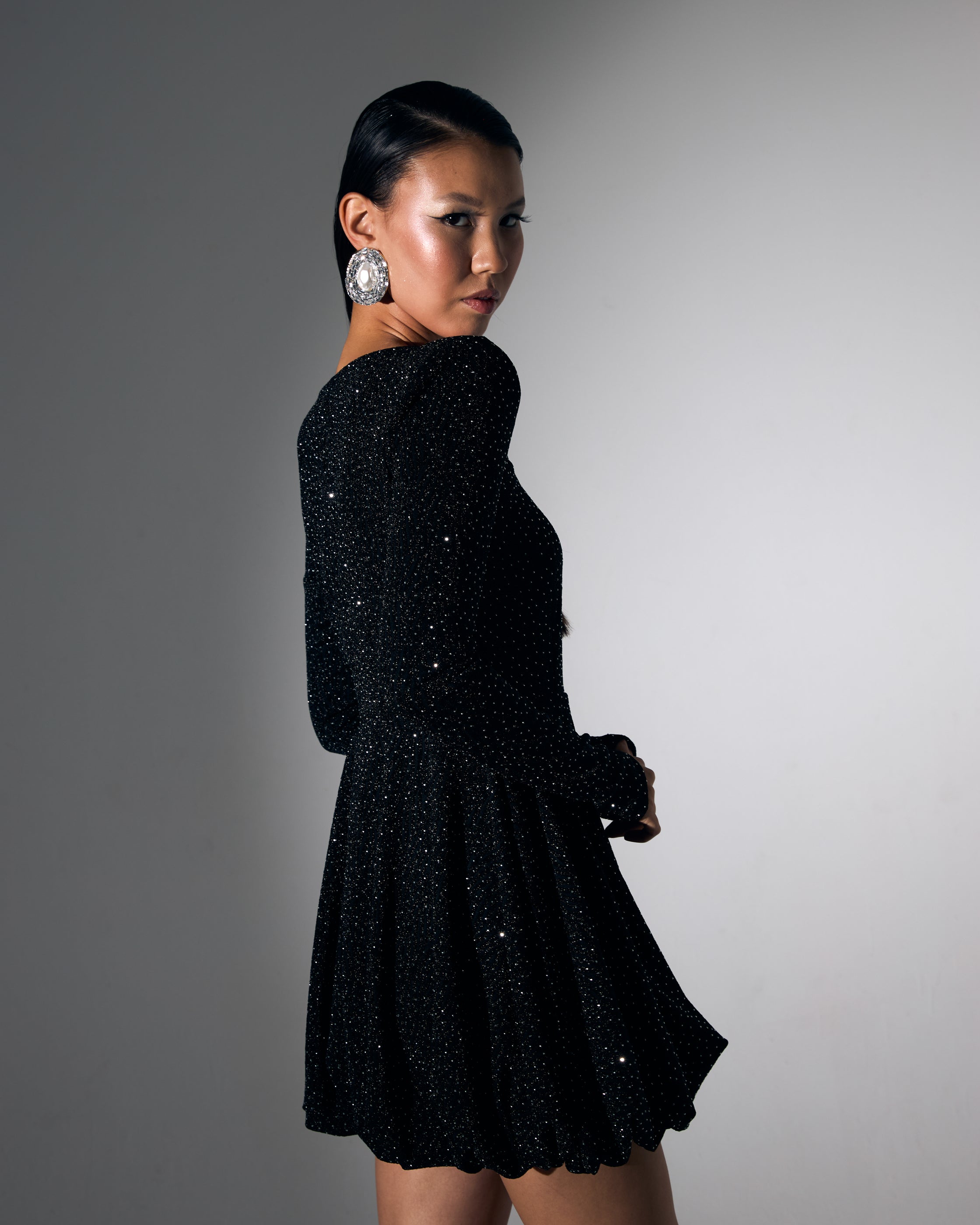 Derin V Yaka Balon Etek Siyah Üzeri Taş İşlemeli Mini Abiye Elbise