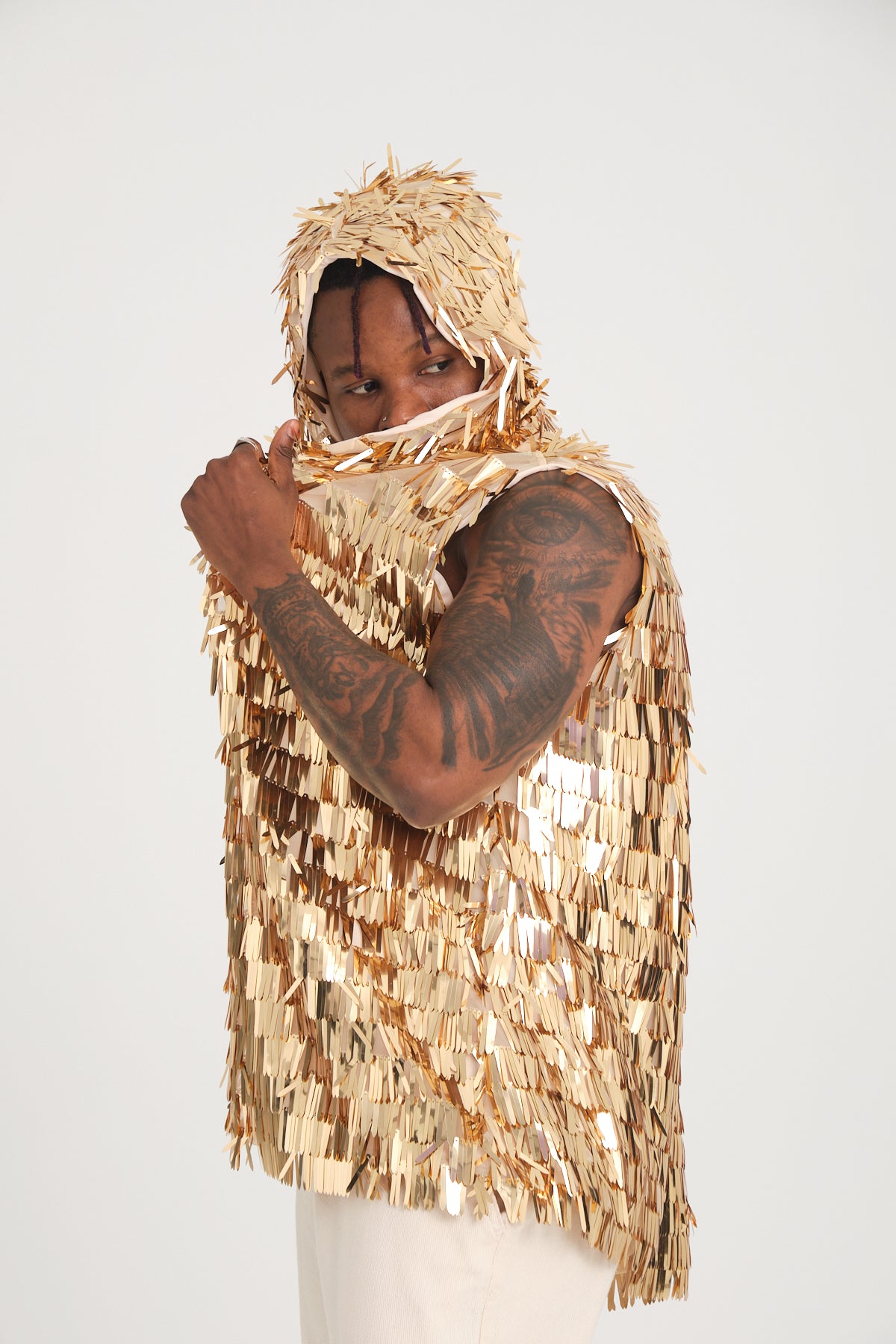 Gold Uzun Pullu Kapüşonlu Yelek