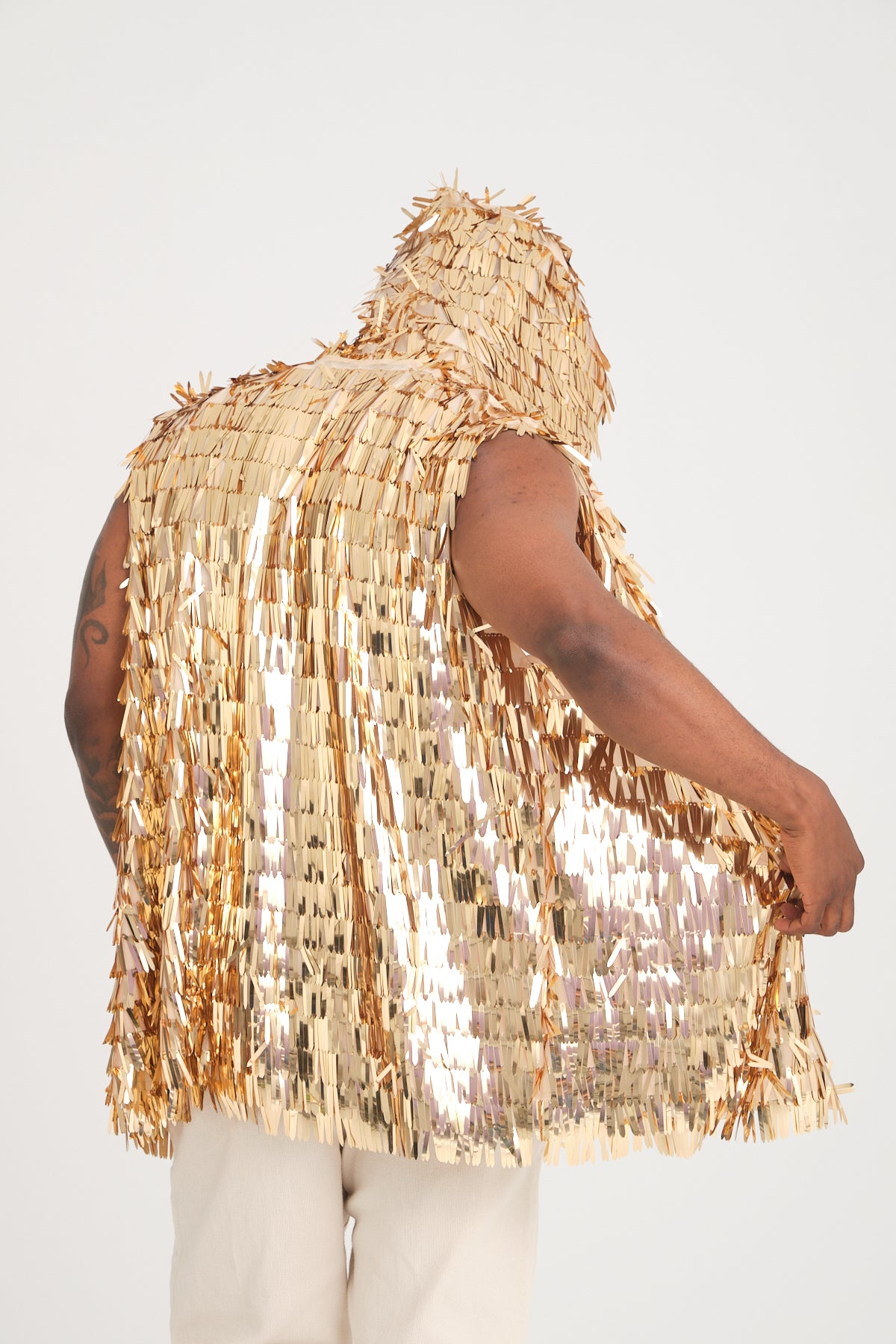 Gold Uzun Pullu Kapüşonlu Yelek