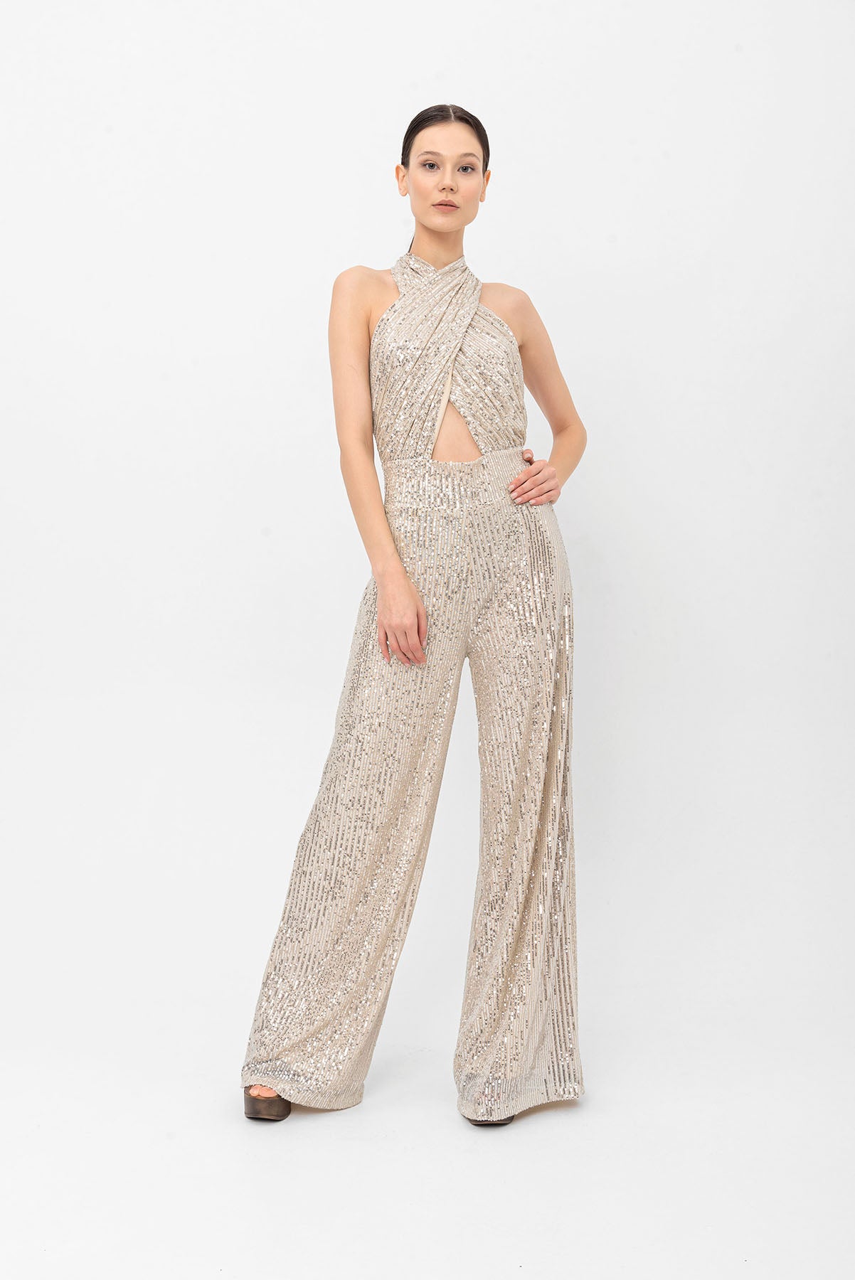 Pul Payetli Halter Yaka Şampanya Bej Wide Leg Tulum