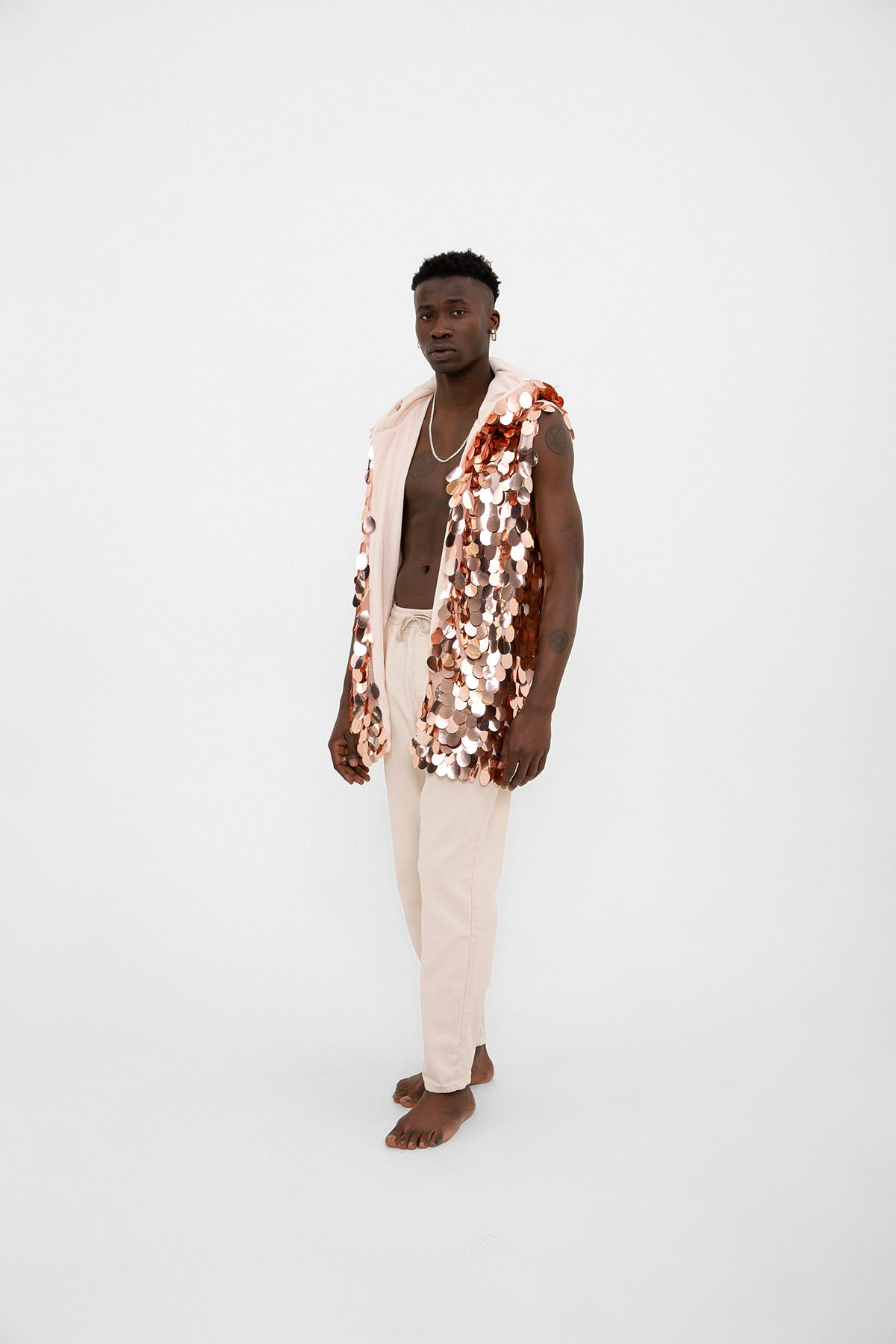 Büyük Gold Pullu Kapüşonlu Yelek