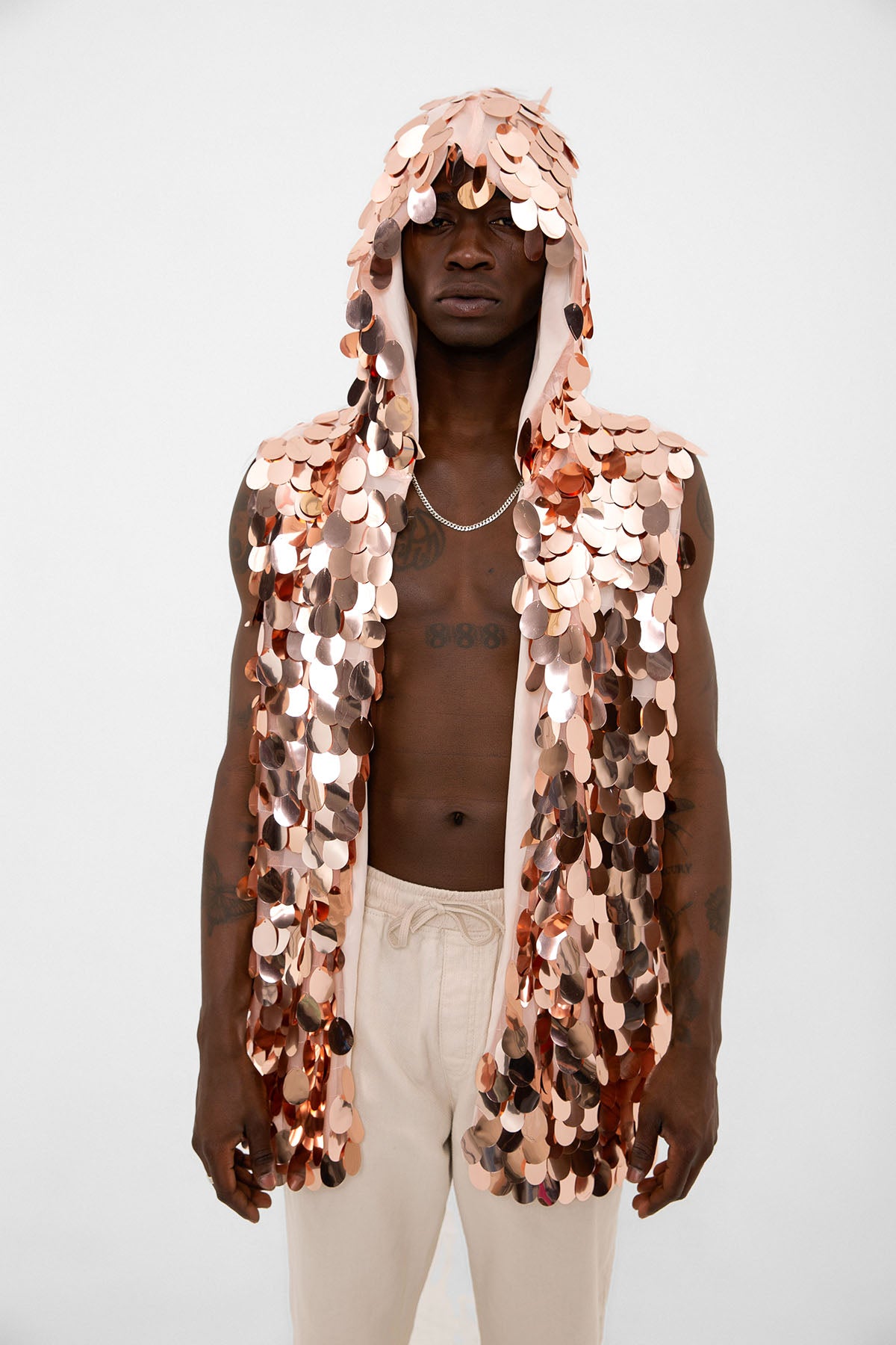 Büyük Gold Pullu Kapüşonlu Yelek