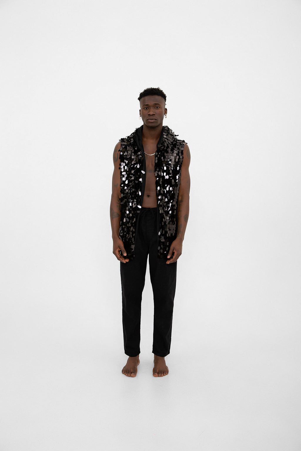 Siyah Büyük Pullu Kapüşonlu Yelek