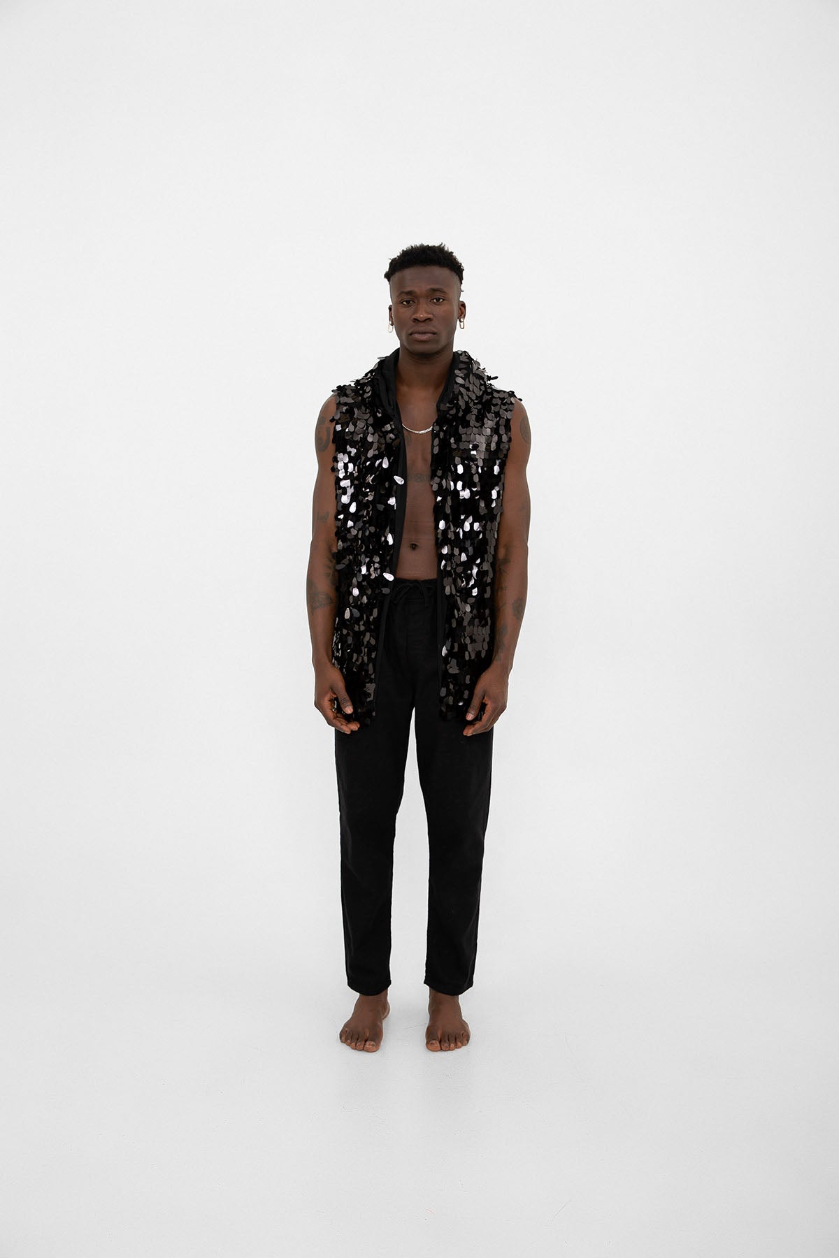 Siyah Büyük Pullu Kapüşonlu Yelek