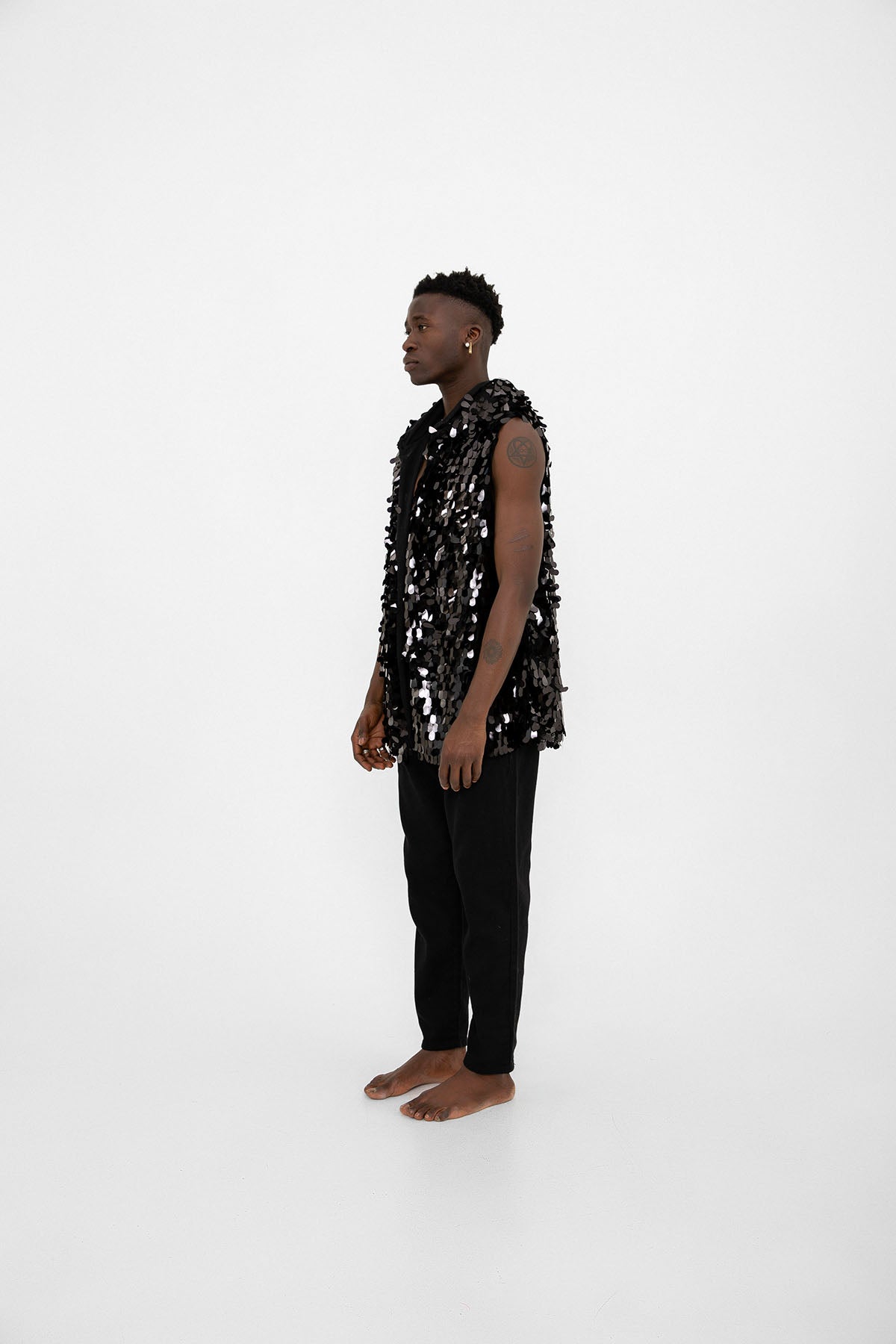 Siyah Büyük Pullu Kapüşonlu Yelek