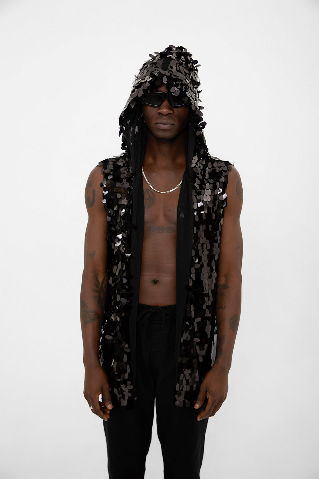 Siyah Büyük Pullu Kapüşonlu Yelek