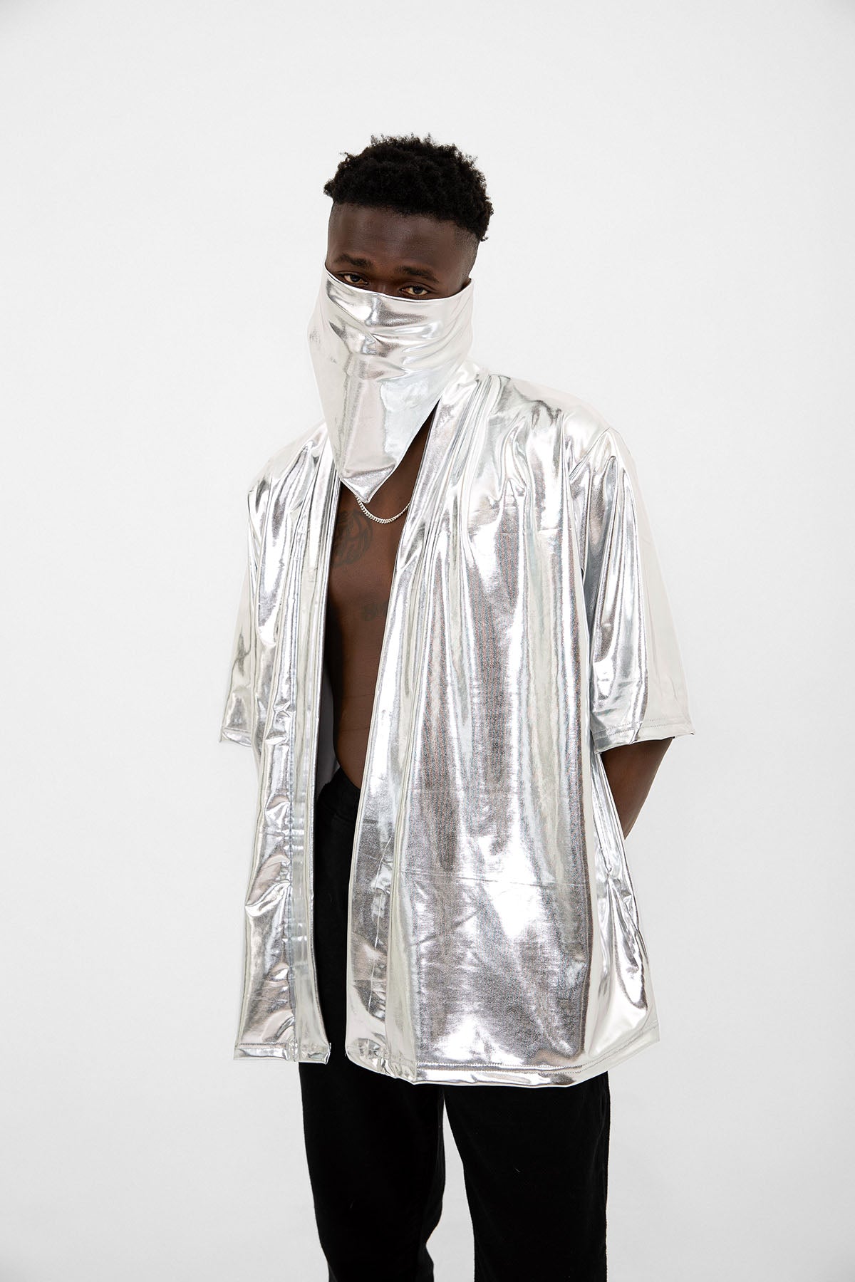 Gümüş Parlak Kumaşlı Festival Kimono