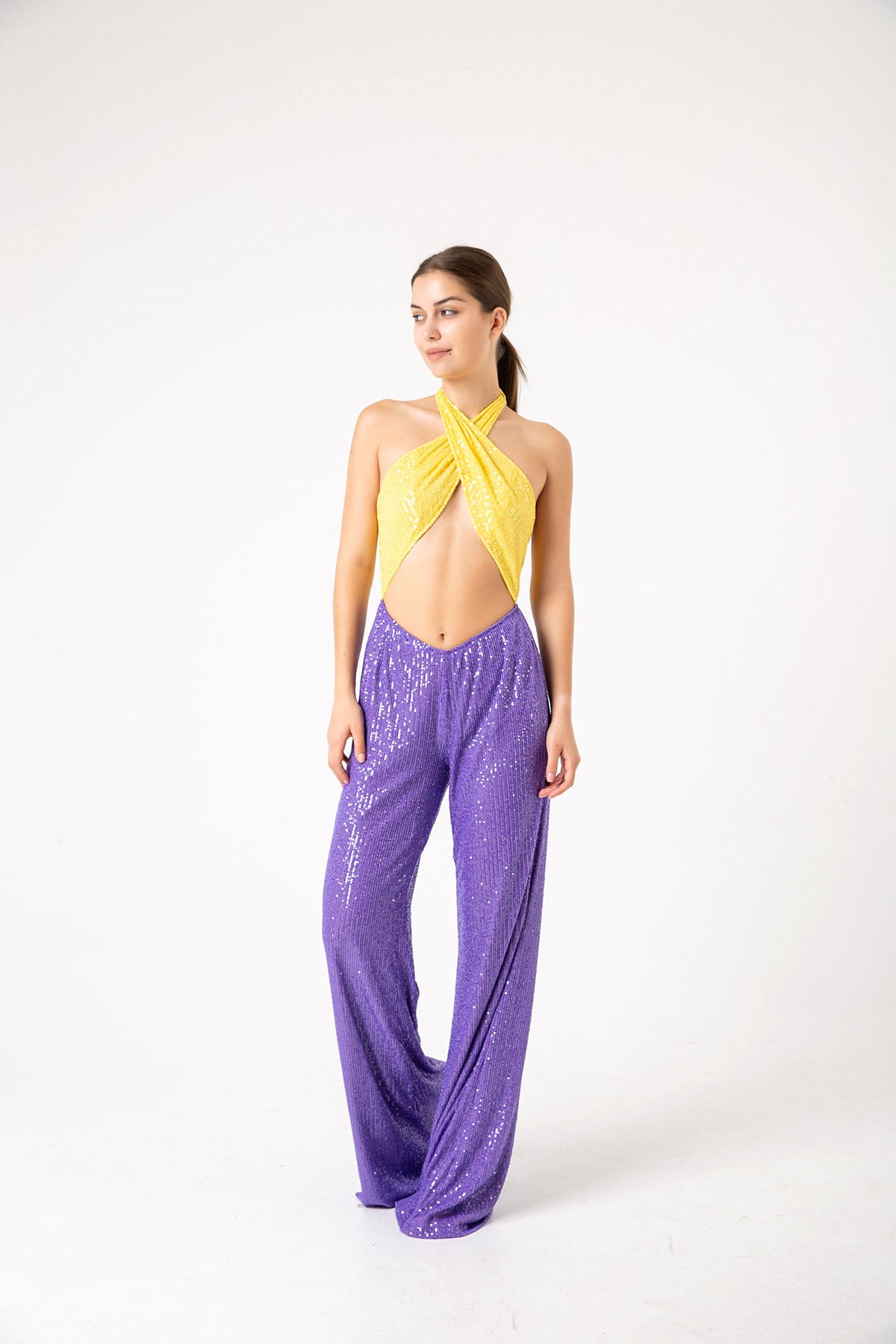 Pul Payetli Halter Yaka Sarı Mor İspanyol Paça Tulum