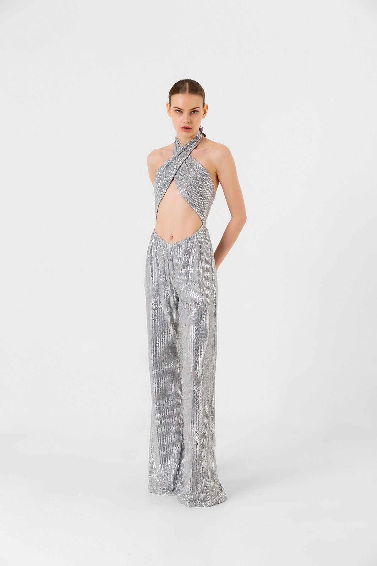 Pul Payetli Halter Yaka Gümüş İspanyol Paça Tulum