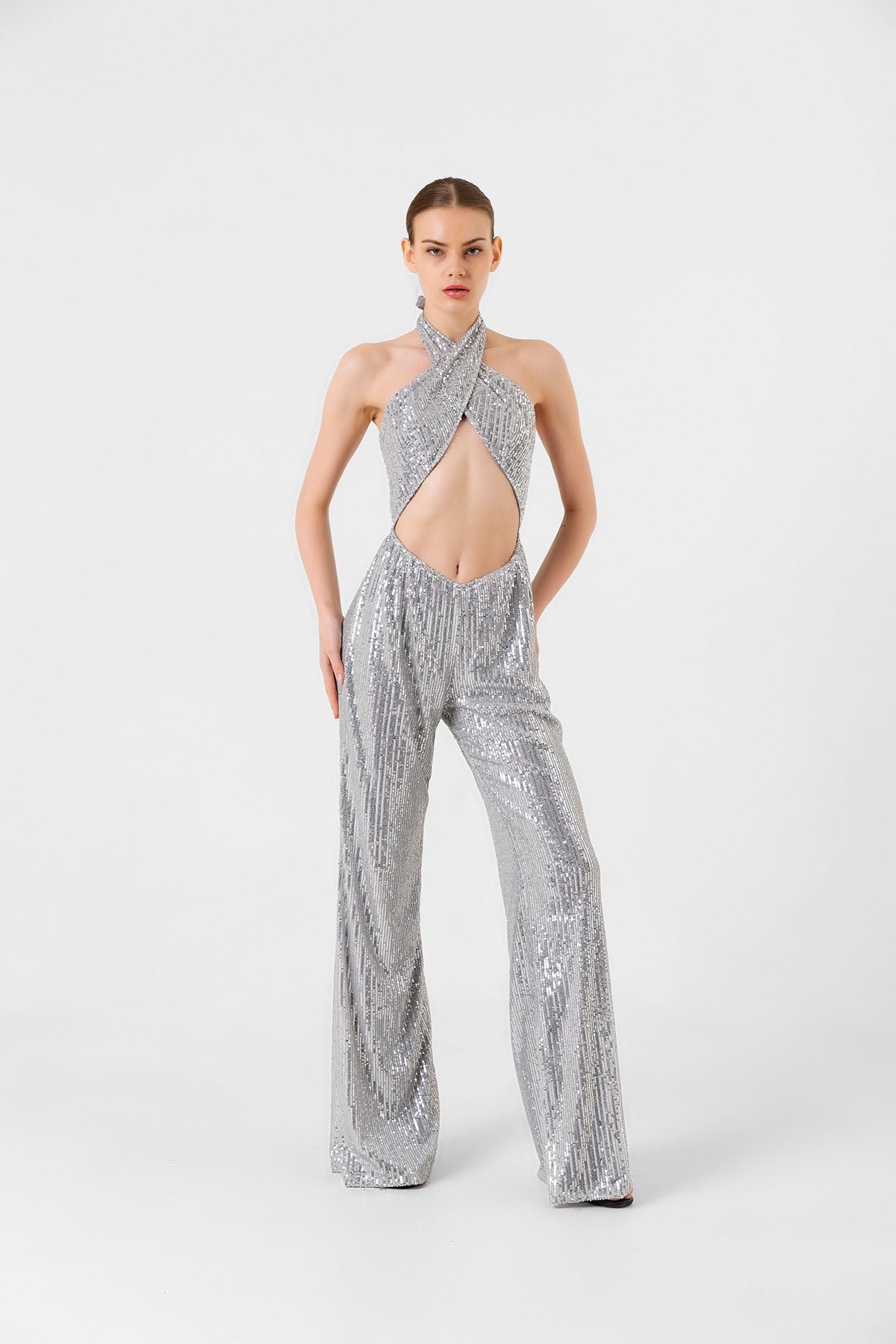 Pul Payetli Halter Yaka Gümüş İspanyol Paça Tulum