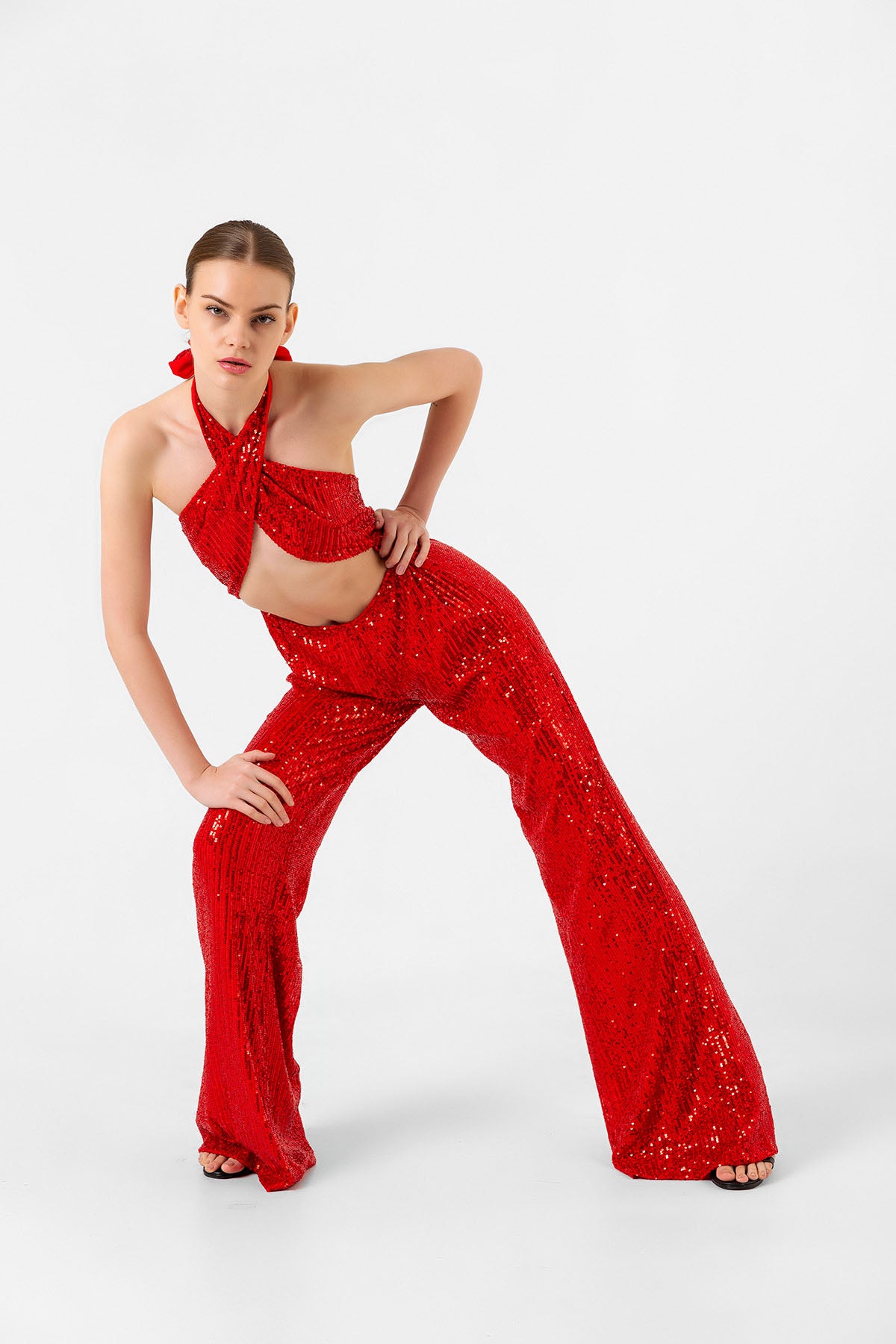 Pul Payetli Halter Yaka Kırmızı İspanyol Paça Tulum