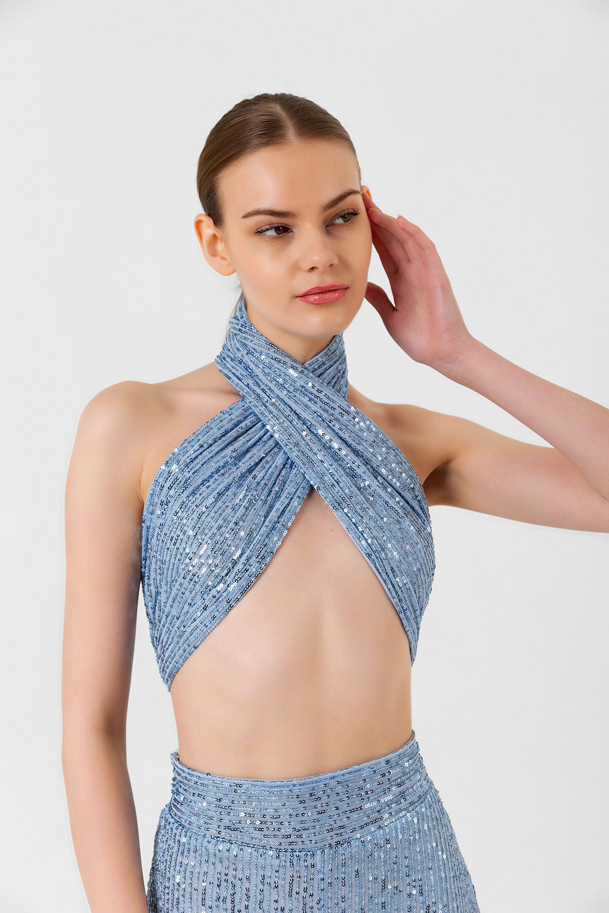 Gümüş Pul Payetli Halter Yaka Şal Bluz ve İspanyol Pantolon Takım