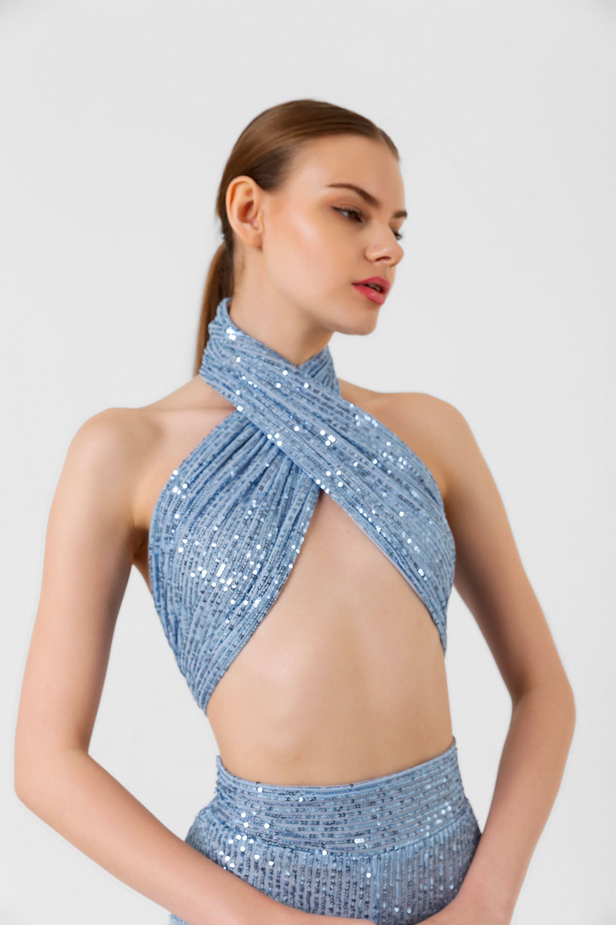 Gümüş Pul Payetli Halter Yaka Şal Bluz ve İspanyol Pantolon Takım